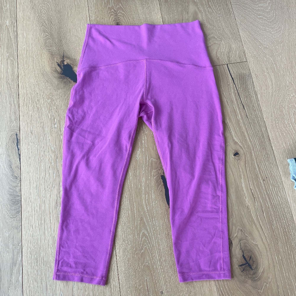 LIMITED EDITION BRAND NEW KIDS IVVIVA LULULEMON CAPRI LEGGINGS